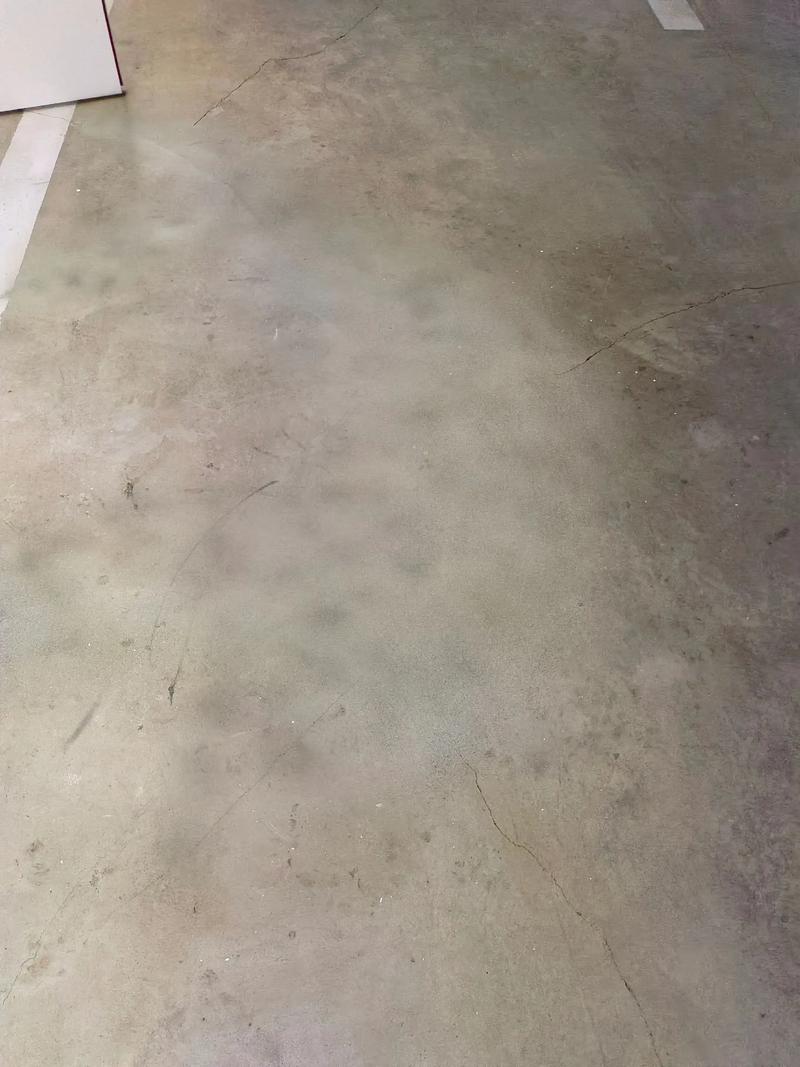 金剛沙地面裂縫修復效果分析與地面修補指南